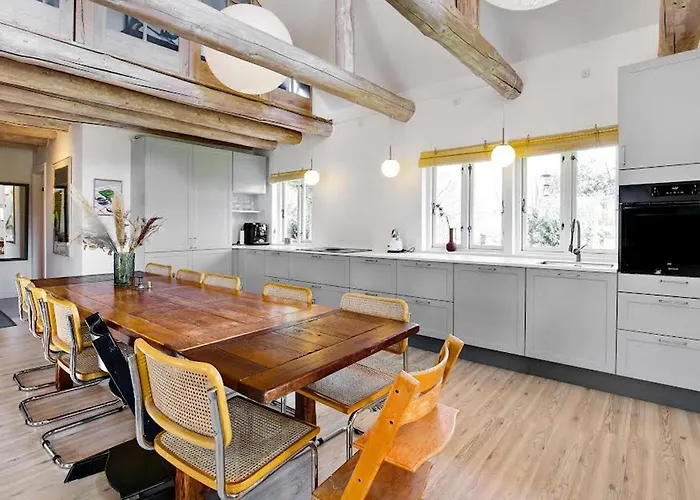 3 Bedroom Stunning In הונדסטד